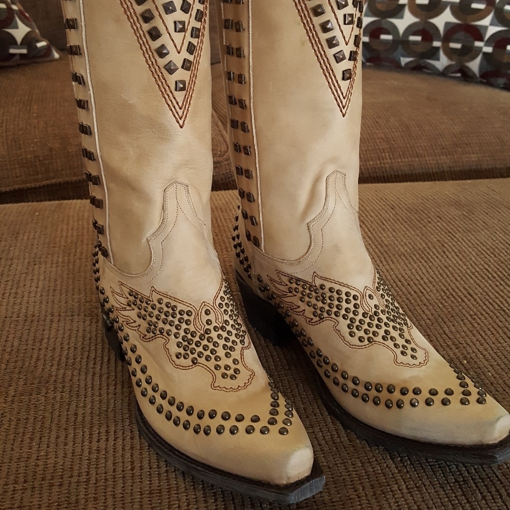 Golden Eagle by Lane,  Size 9.5, bone